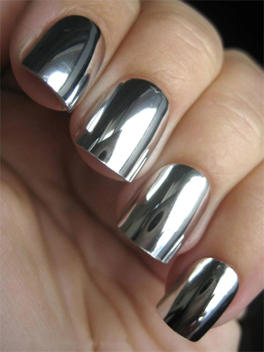 MirrorGlow Metallic Nail Polish