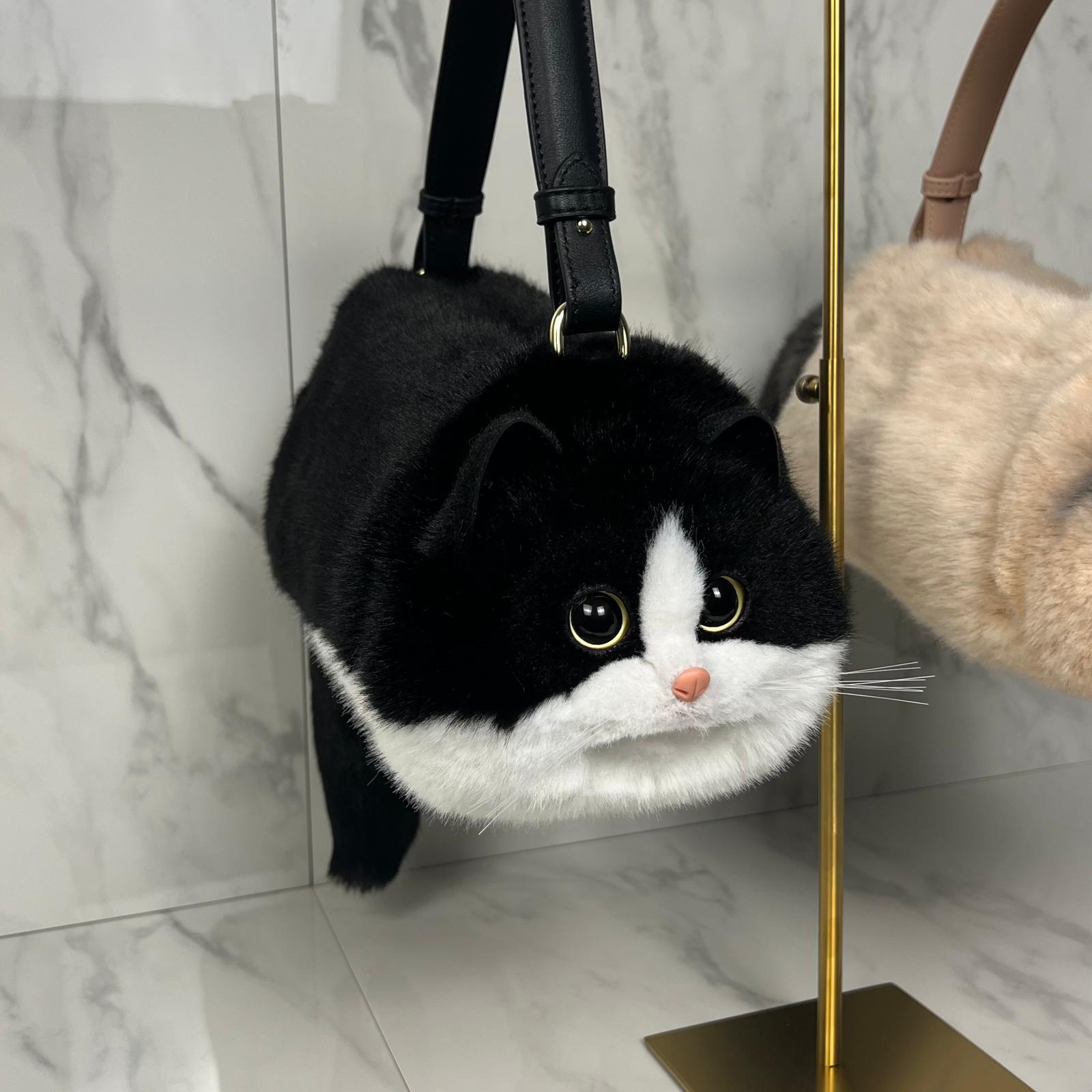Realistic Cat Bag That Turns Heads Everywhere