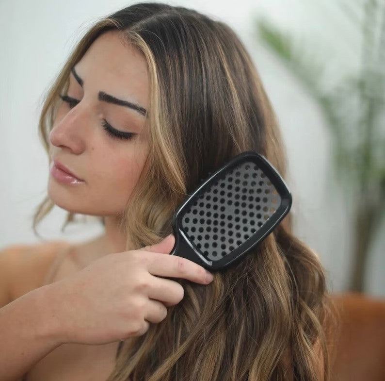 FreeTangle™ | The Ultimate Hair Detangling Brush